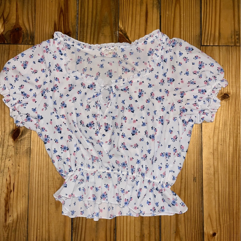 Floral cropped shirt with cute bow